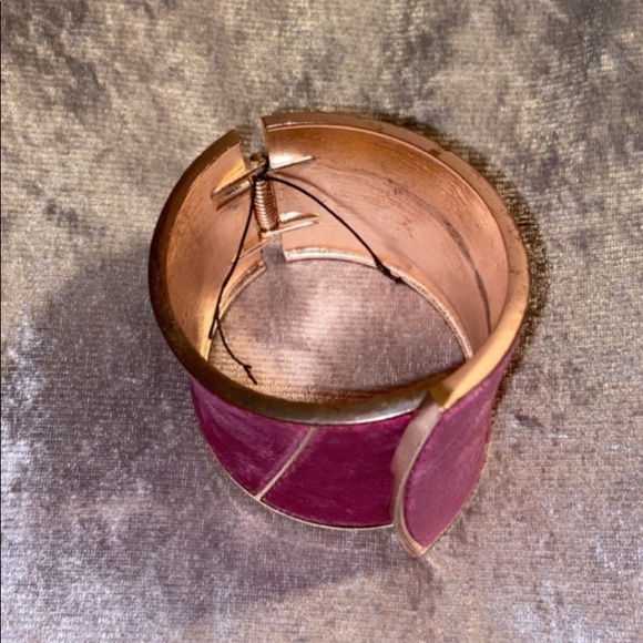 A beautiful cuff  fuchsia pink bracelet - Picture 5 of 6